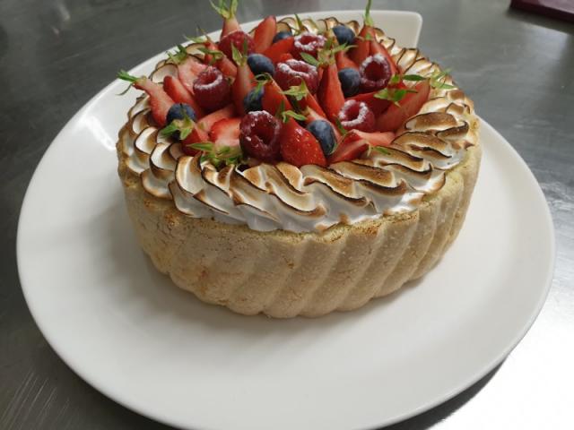 Gâteau façon charlotte aux fraises et aux framboises