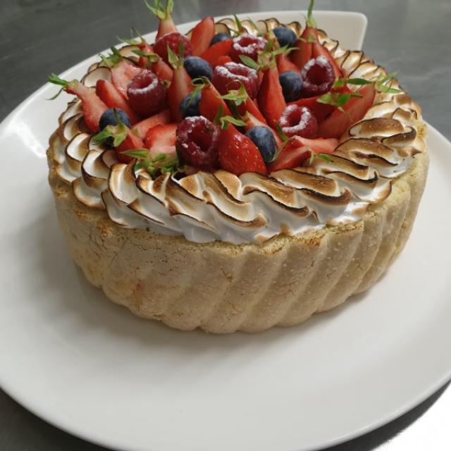 Gâteau façon charlotte aux fraises et aux framboises